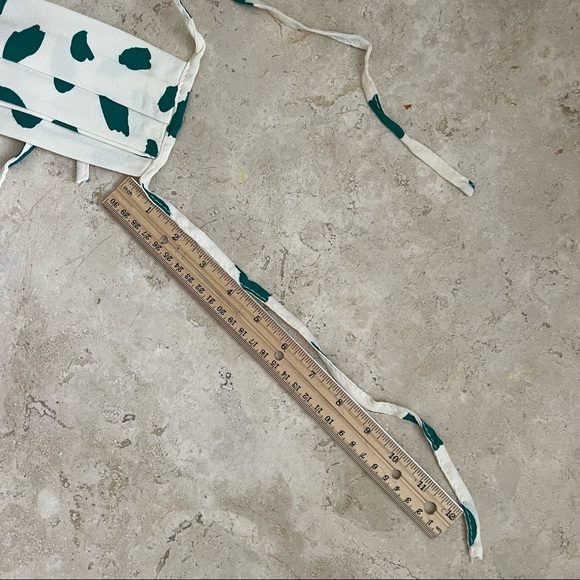 Reformation- Cream w/Green Spot Pleat Tie Mask (QTY 1) - Picture 7 of 10